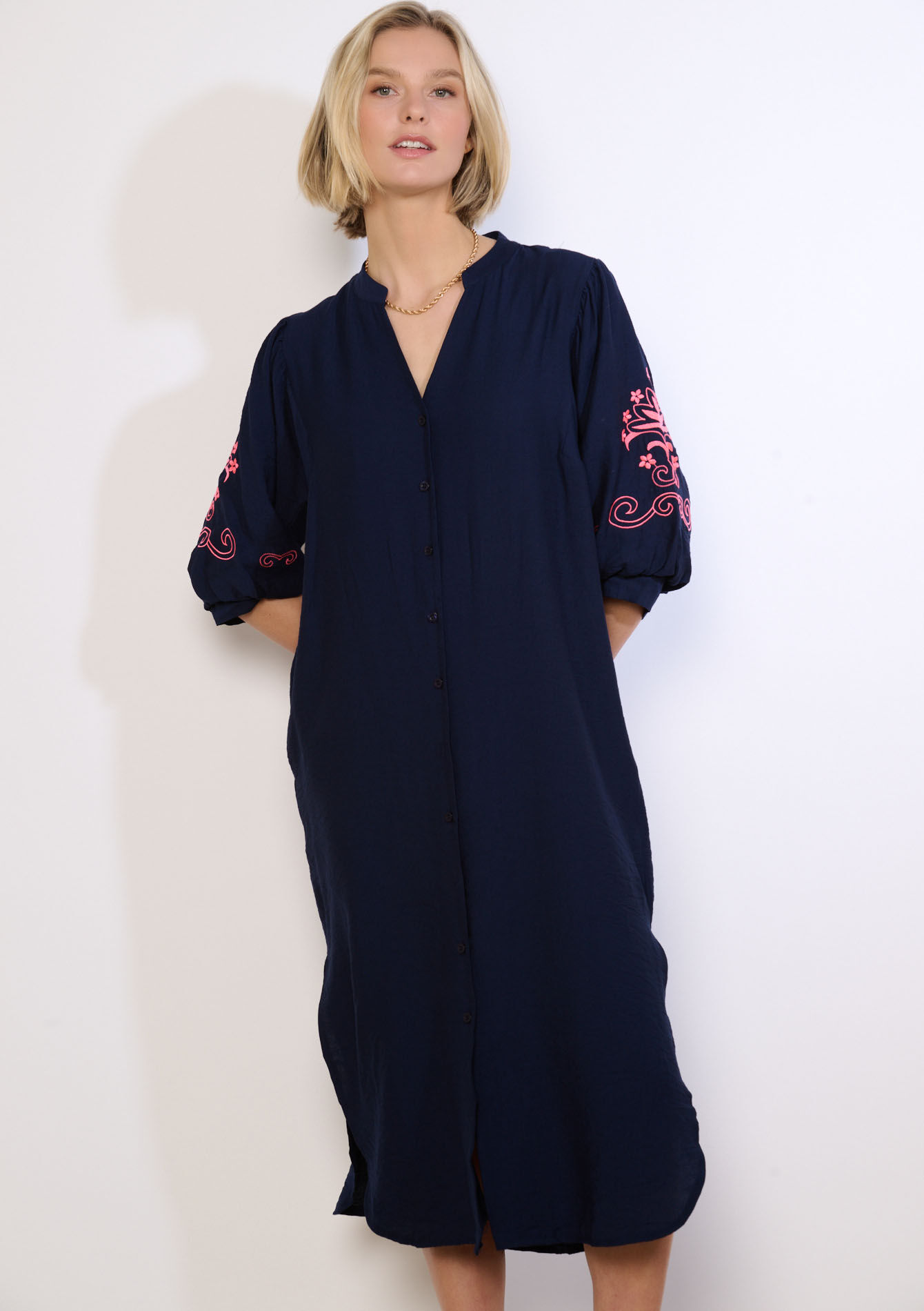 Geborduurde overhemdjurk