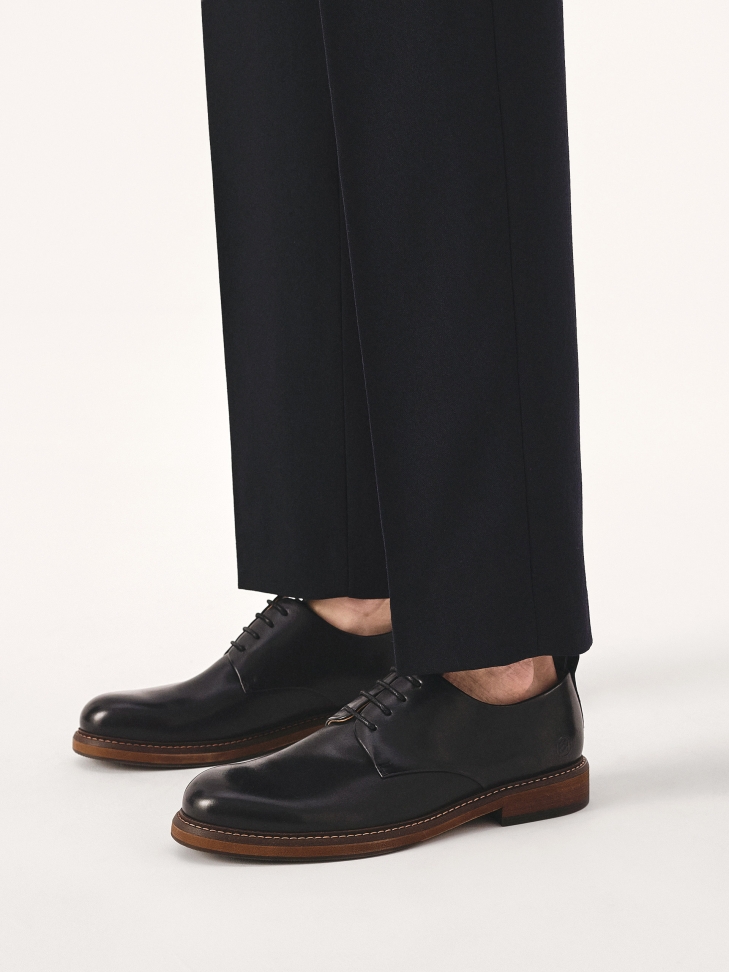 Men's formal shoes in black color