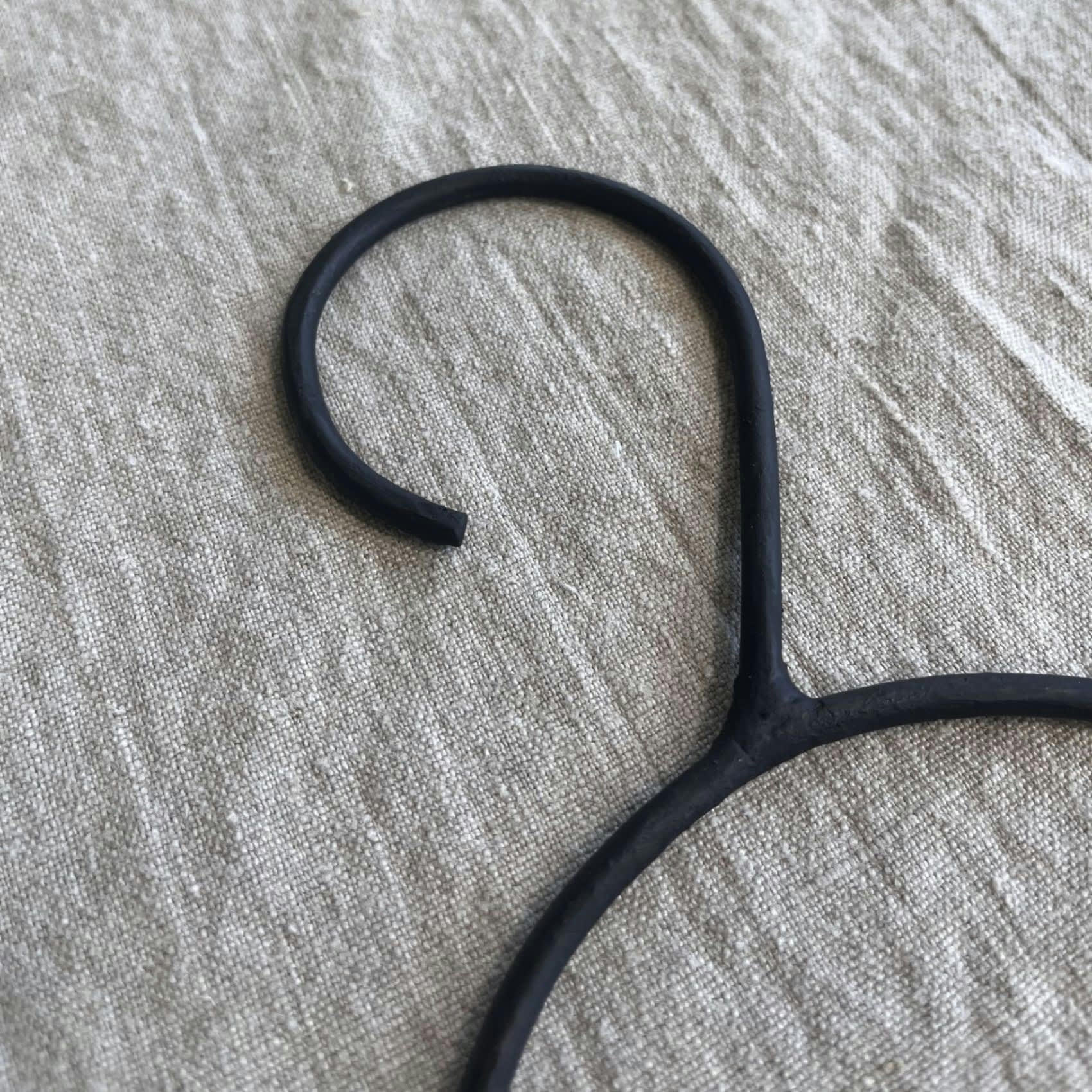 - Grand cintre rond pour foulards métal noir 15x25 cm