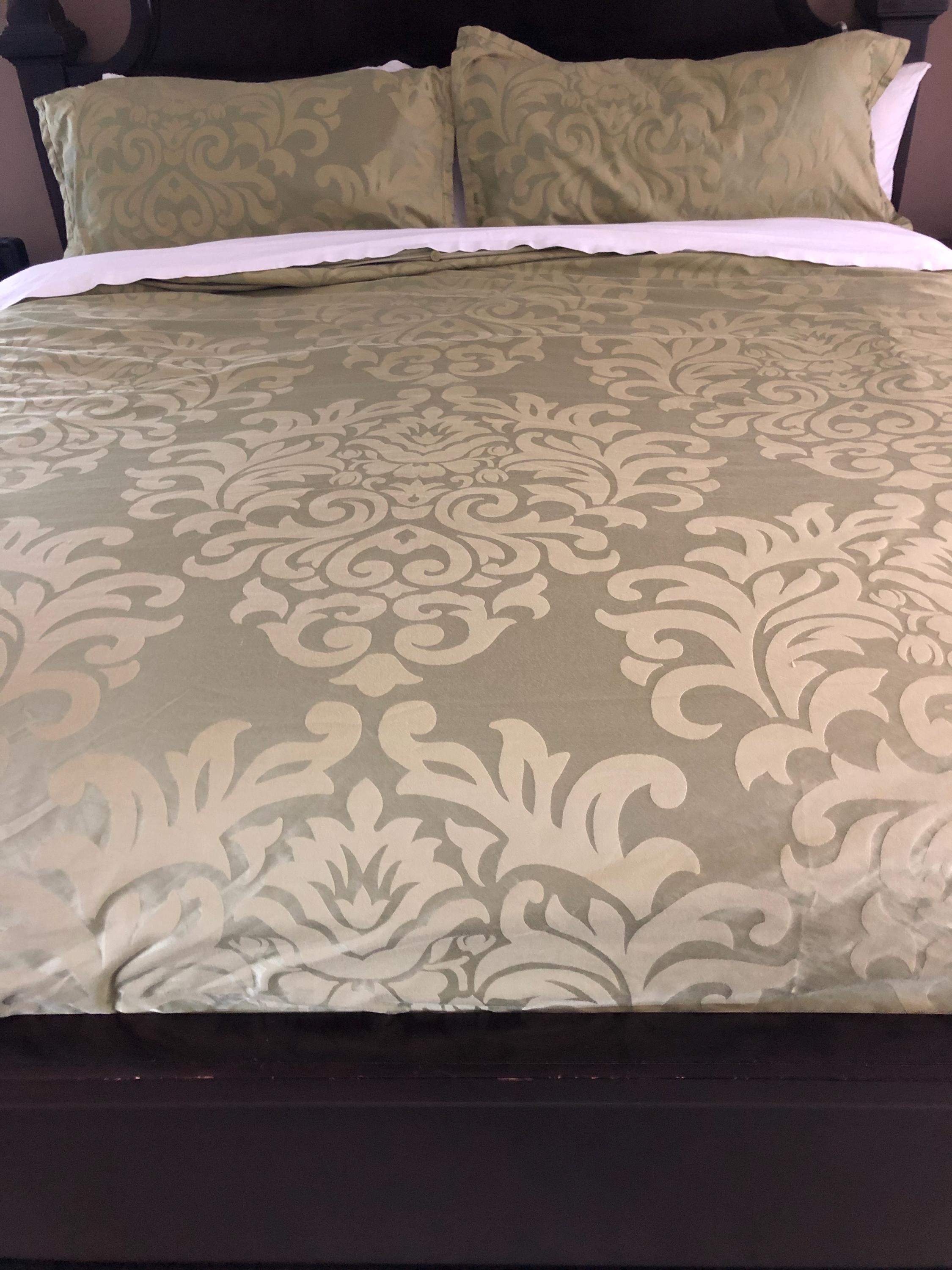 King Duvet and Shams Sage Damask print (CT)