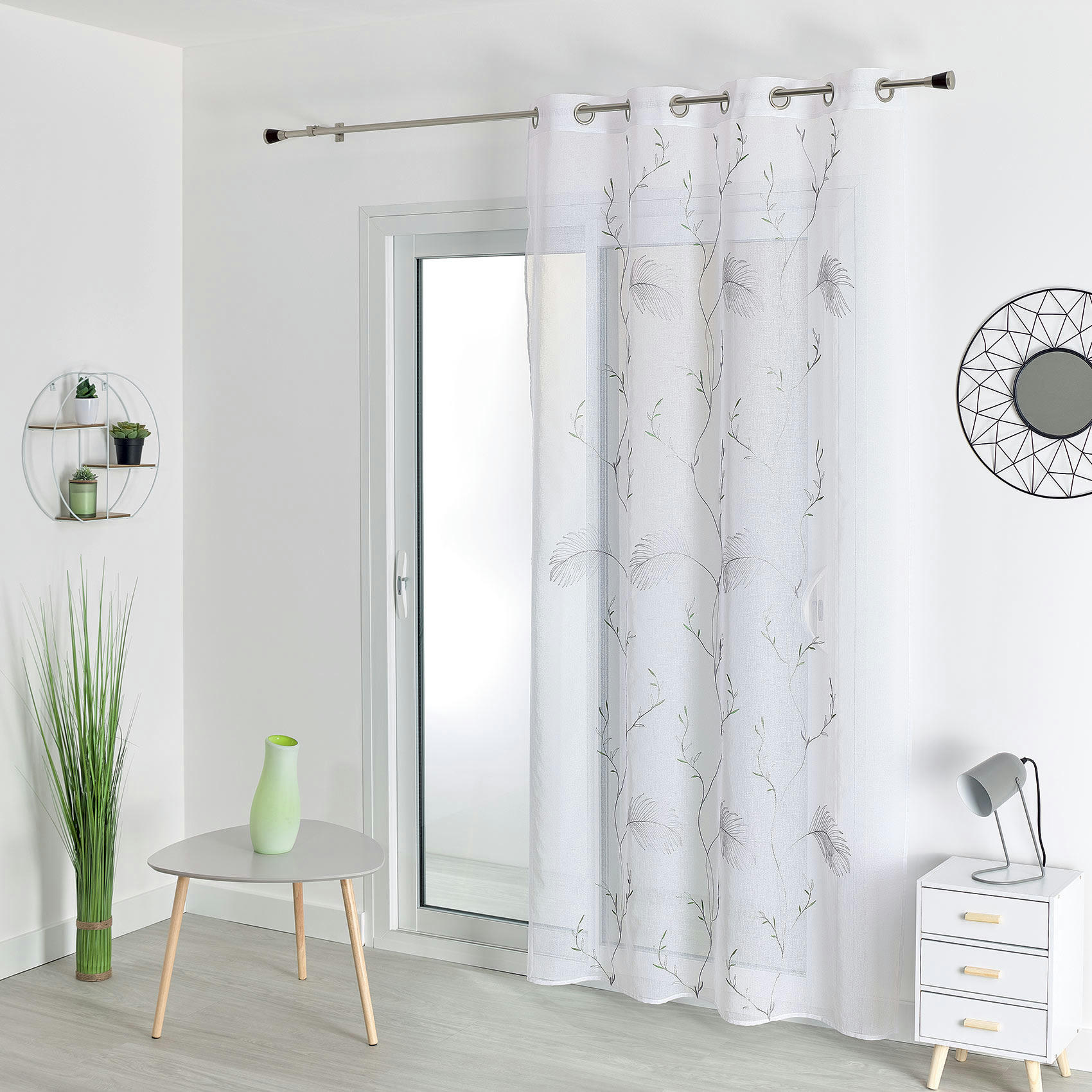 - Voilage nature en étamine brodée polyester vert tilleul 140x240 cm