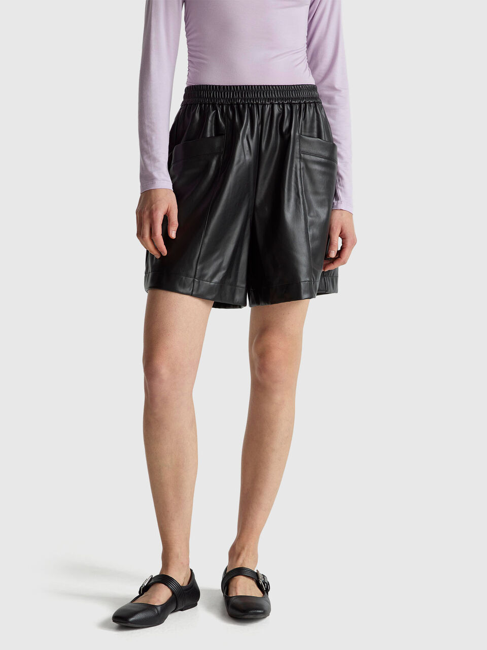 Bermudas in imitation leather