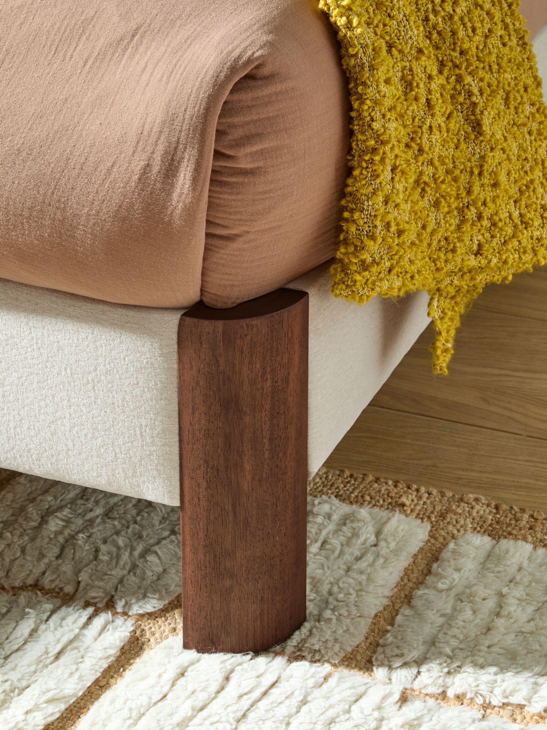 Evander Bed in Natural