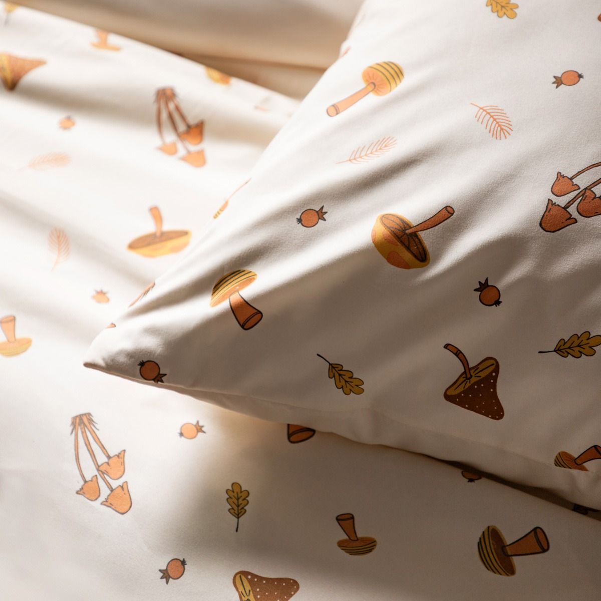 Pościel SHROOM z mikrofibry w grzyby 160x200cm   2 x 70x80cm