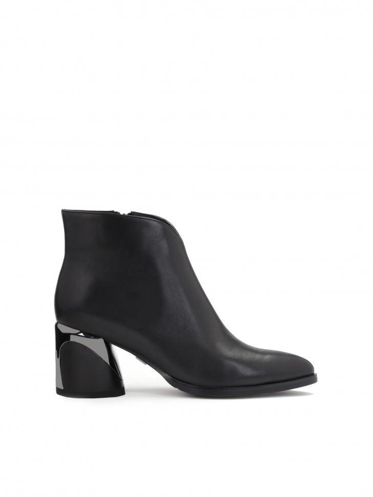 Ladies' black boots