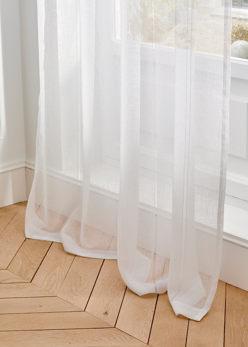 VOILAGE AVEC DÉTAILS JOUR BLANC