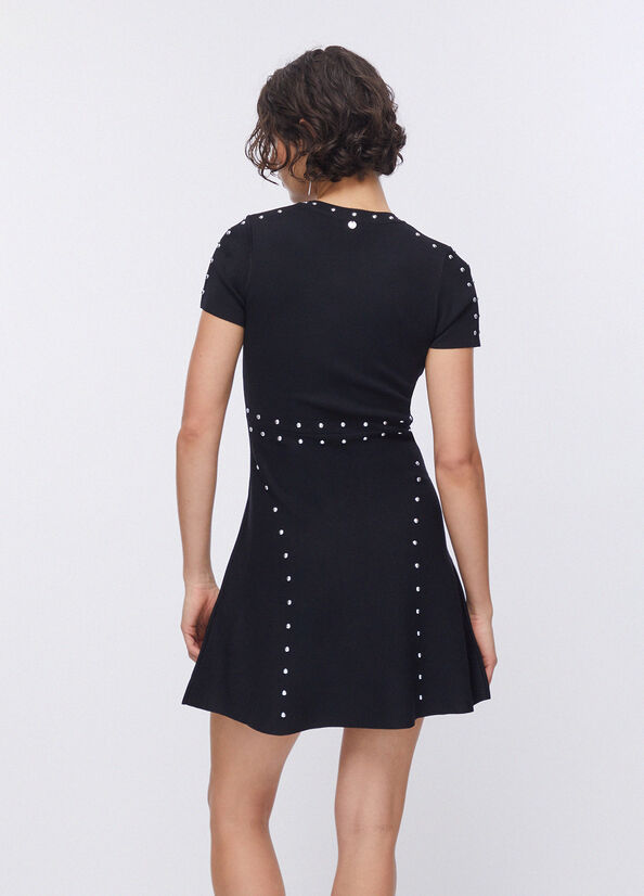 Abito in maglia con borchie
