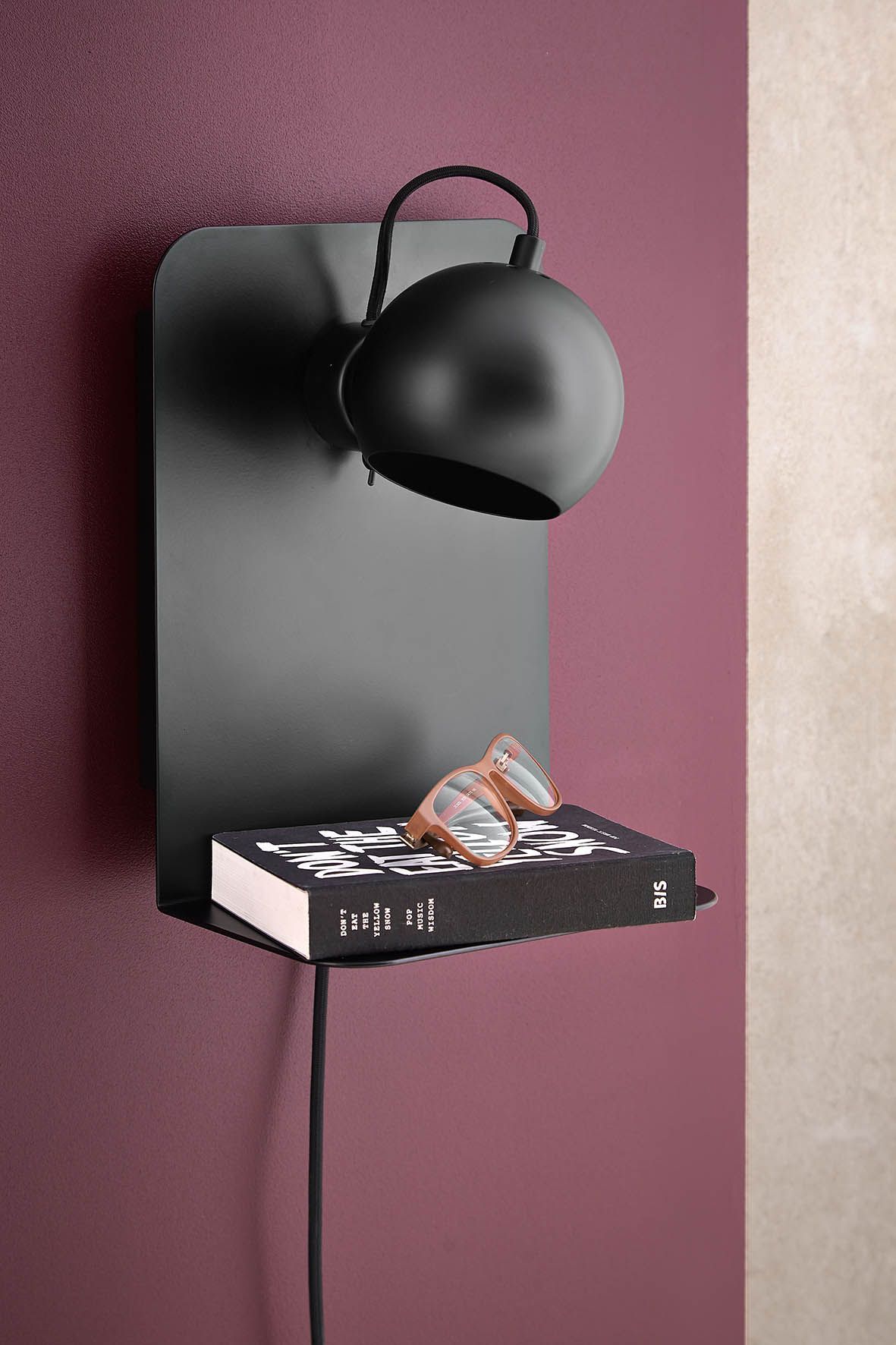 Frandsen Ball wandlamp met usb-poort mat lichtgrijs