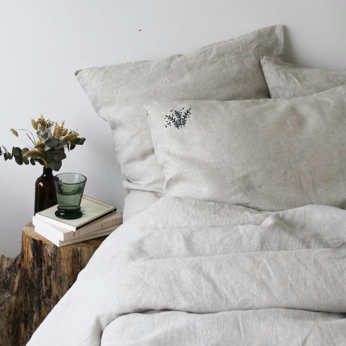 BOUQUET NATUREL - Taie d'oreiller brodée en lin naturel 64x64