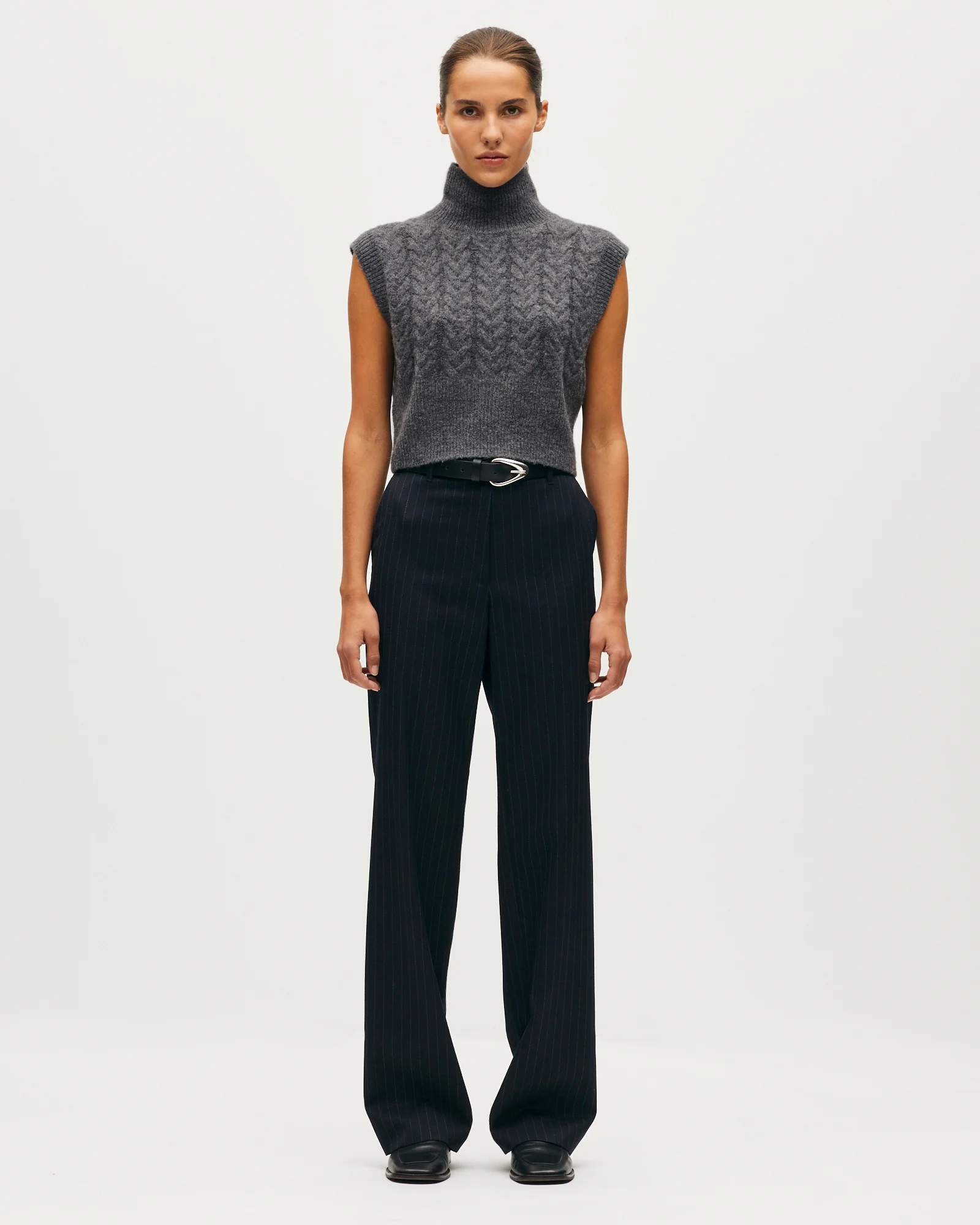 Pull sans manche col montant