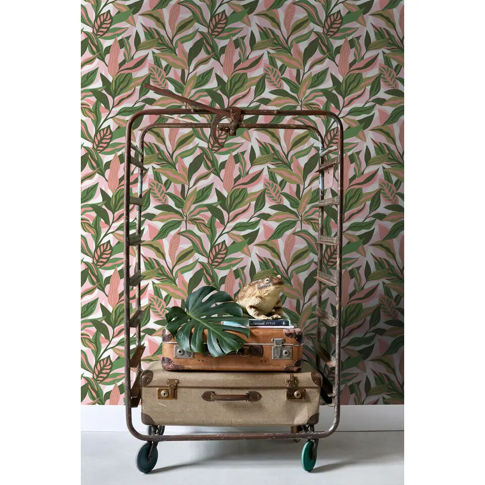 ESTAhome behang tropische bladeren groen en roze - 50 x 900 cm