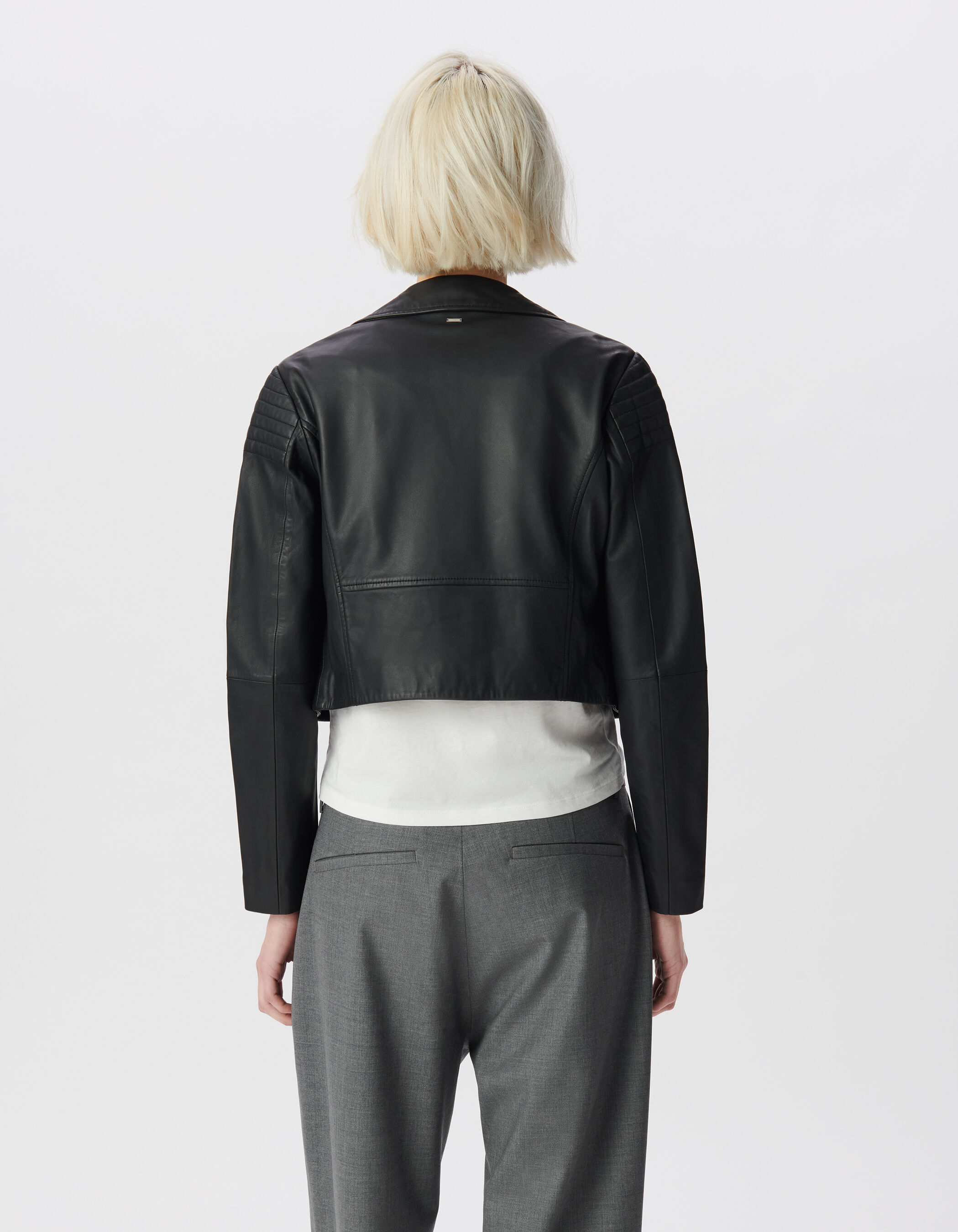 Blouson court noir cuir épaules matelassées Femme