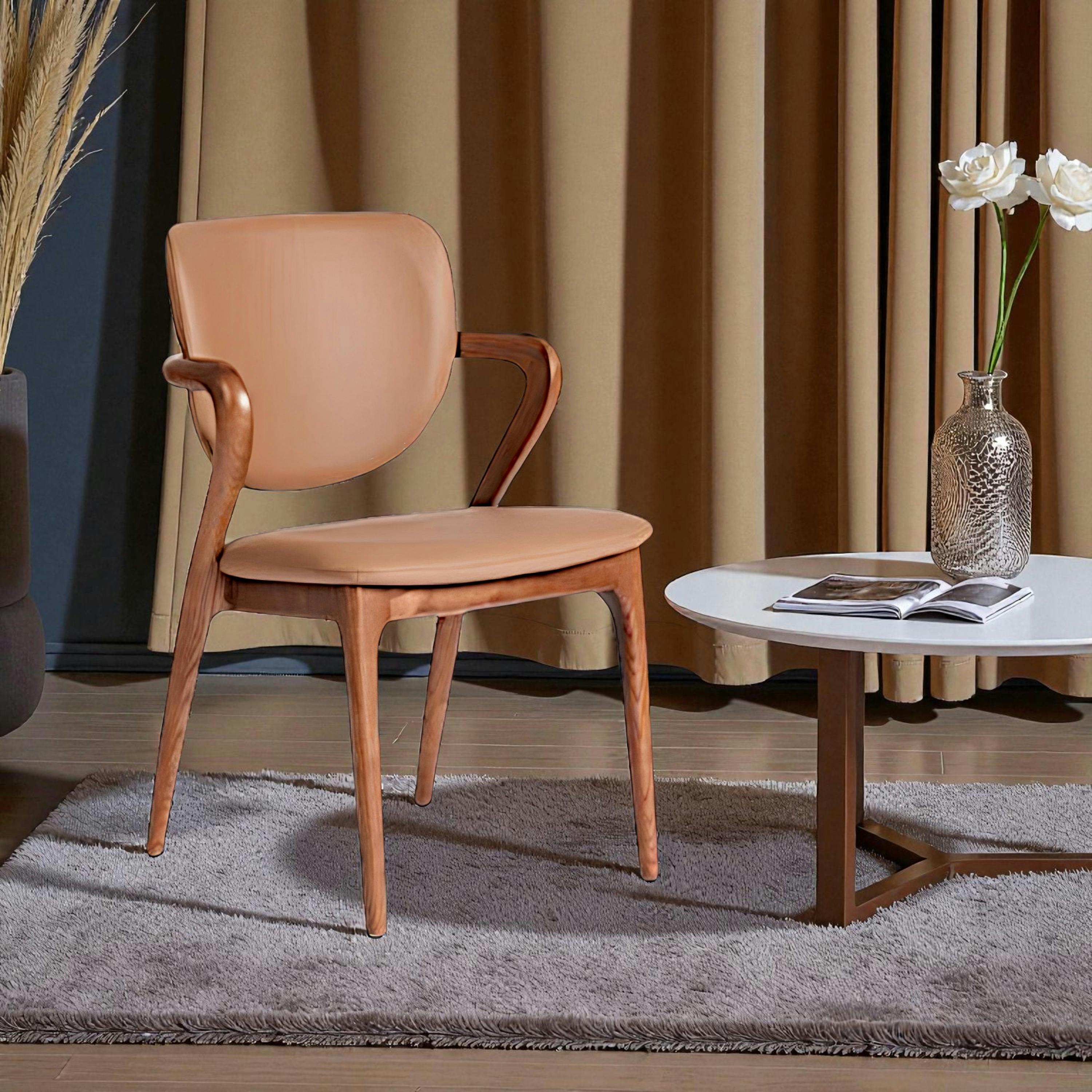 Chaise en cuir marron, accoudoirs bois brun ALDER