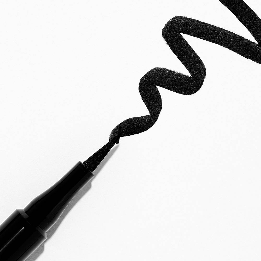 Eyeliner feutre waterproofL'eyeliner feutre précision waterproof regard charmeur