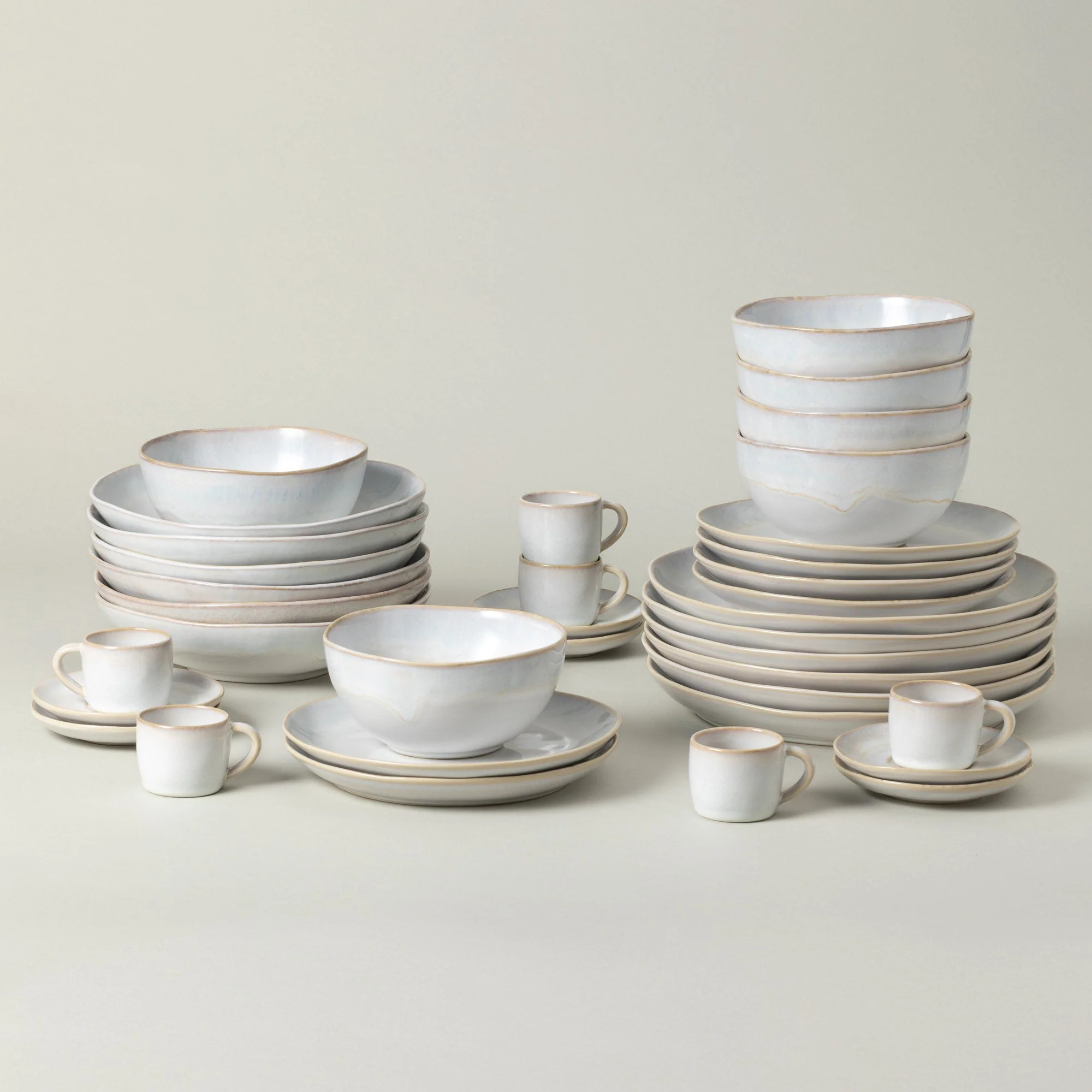 30-Piece Dinnerware Set with Coffee Cup and Saucer Brisa
