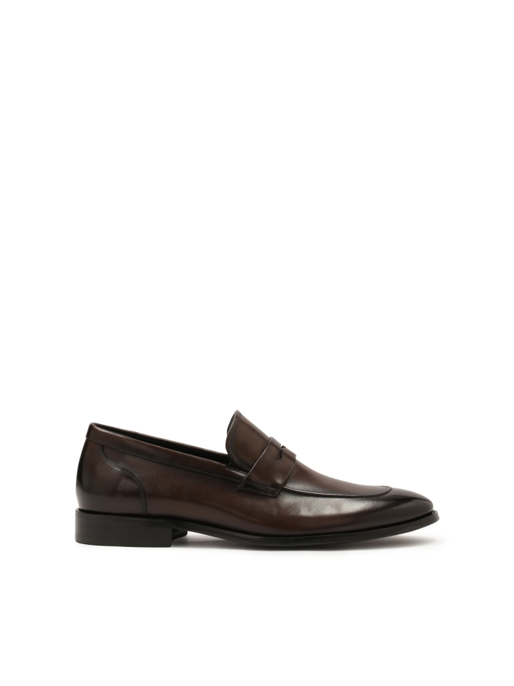 Elegant brown leather loafers
