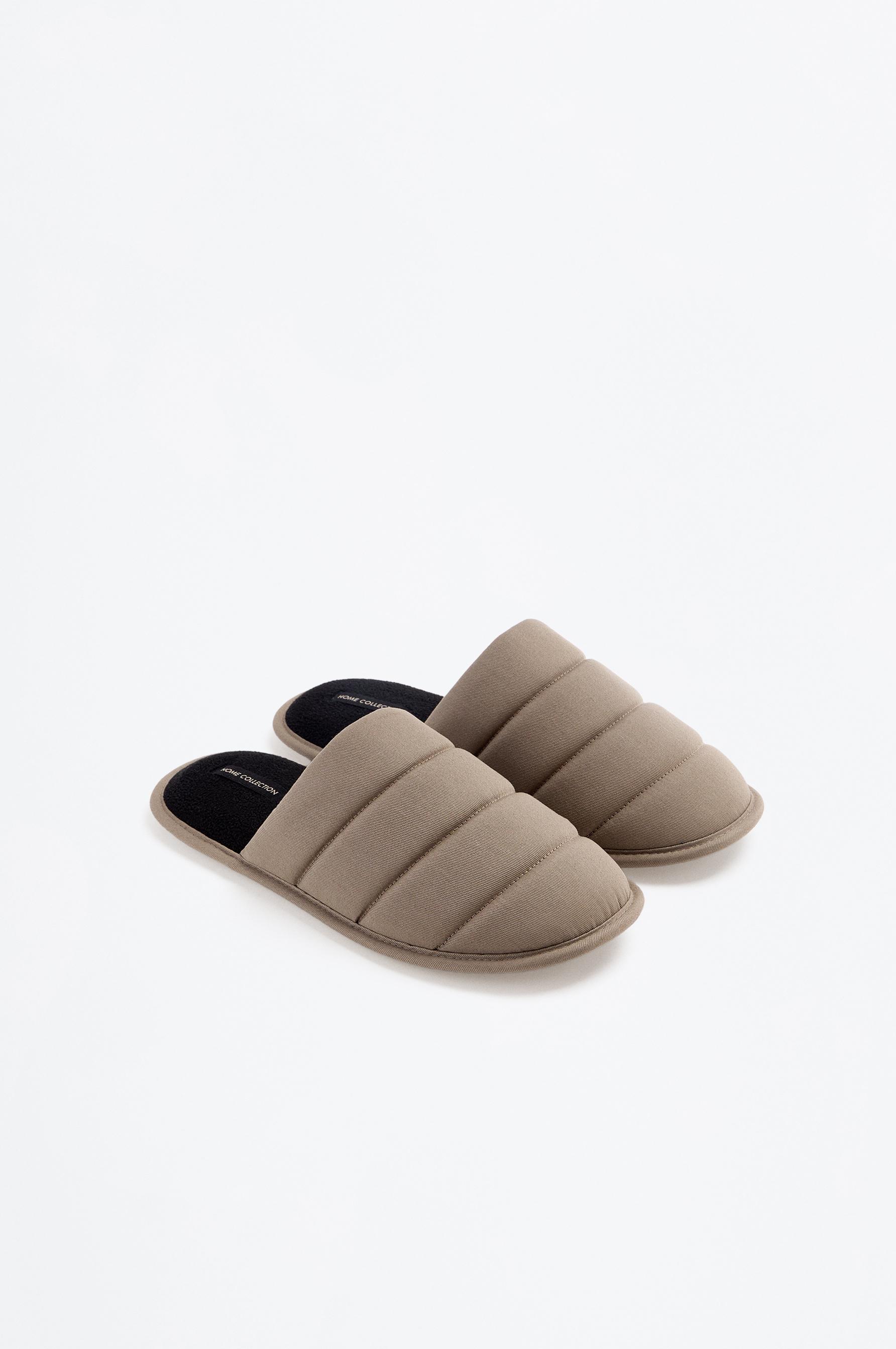 Zapatilla de casa acolchada