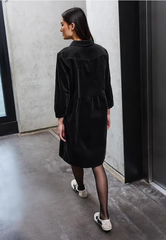 Cordkleid mit Volant