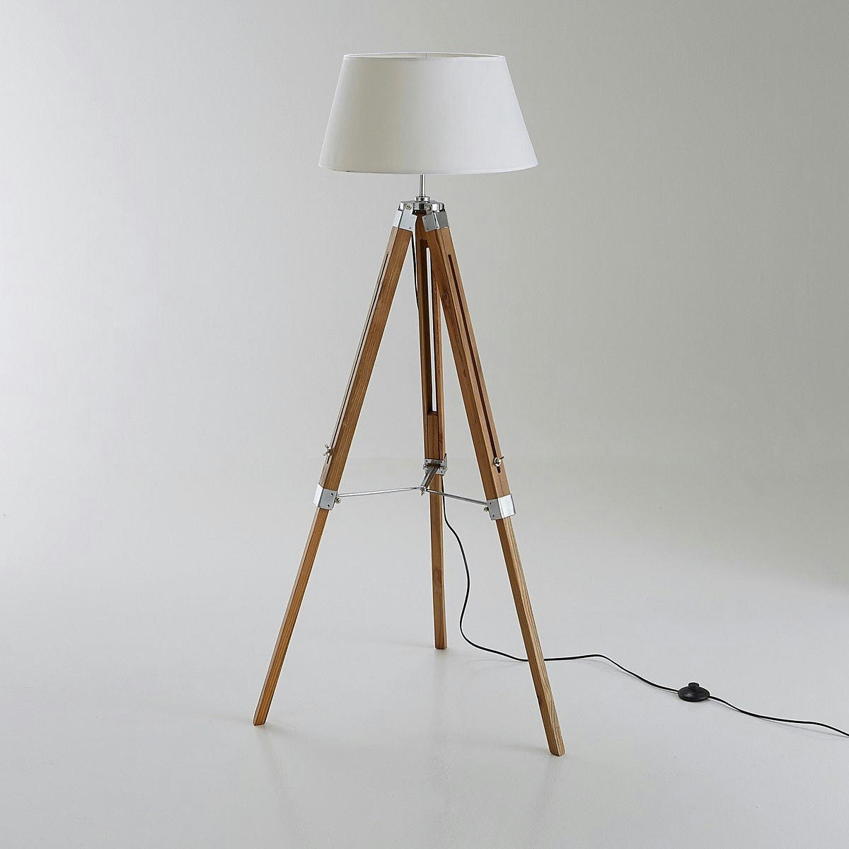 Lampadaire tripode, Siau