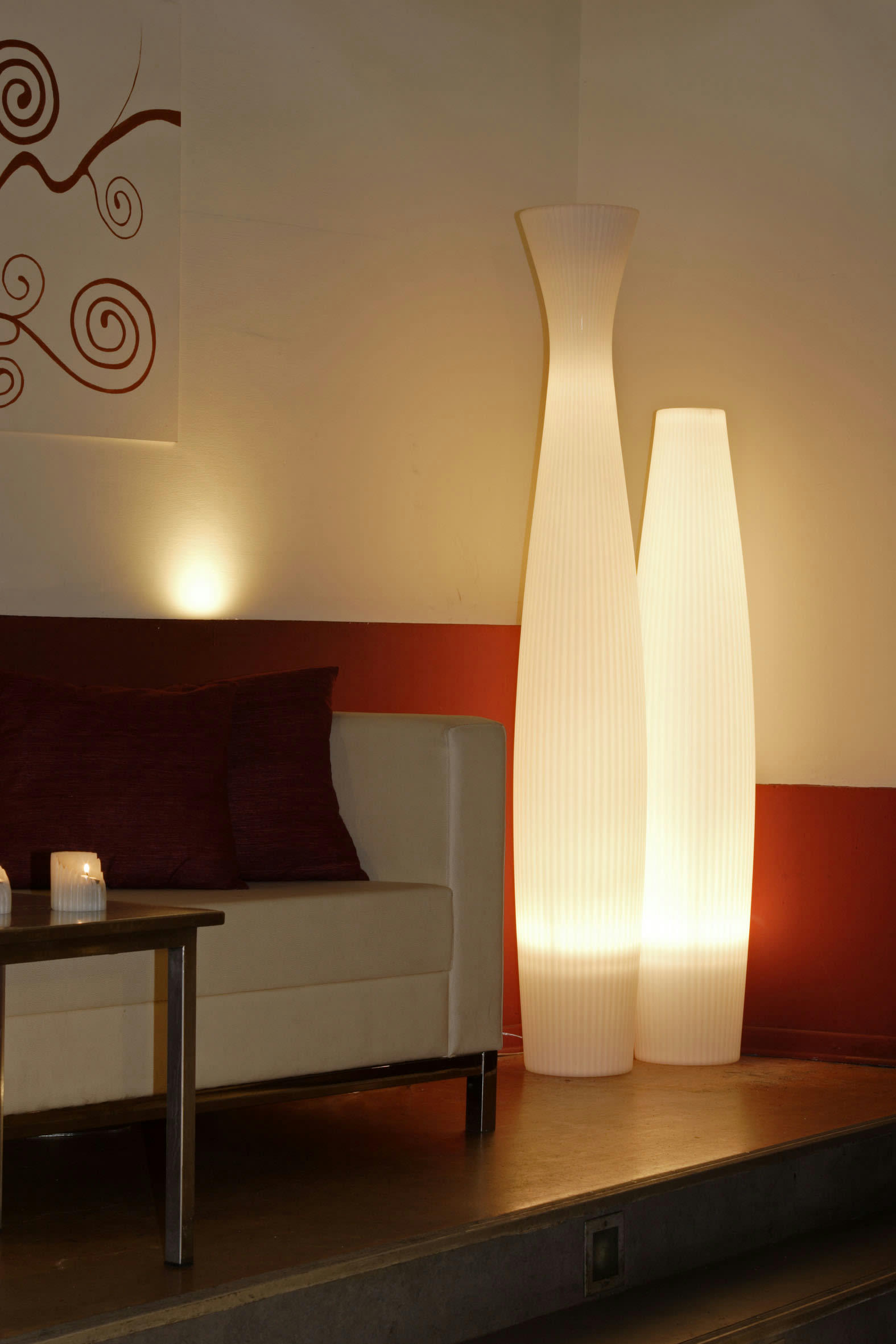 SCARLETT - Pot à fleur éclairé en résine recyclable neutre D28cm