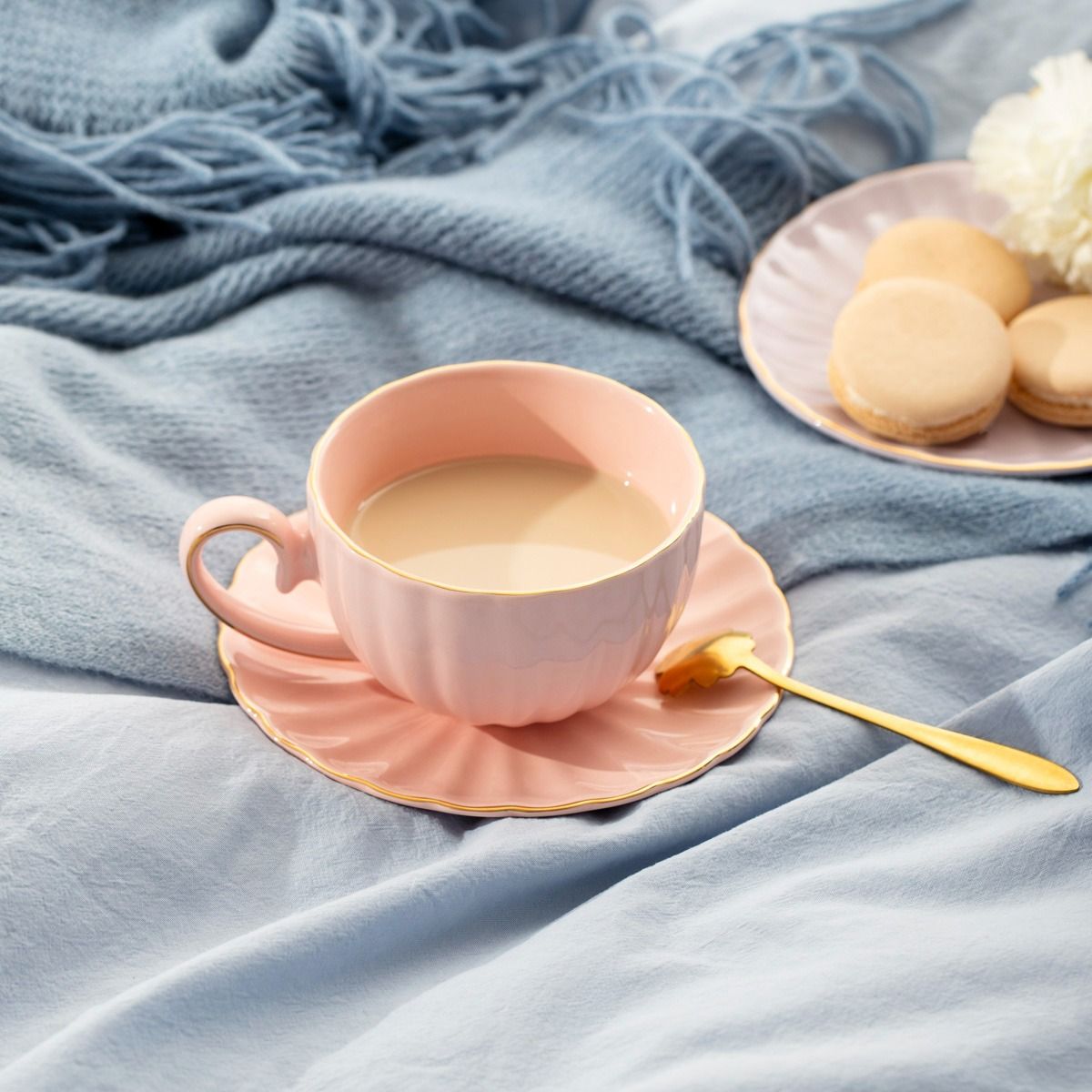 Filiżanka ze spodkiem MINA duża różowa 0,25 l