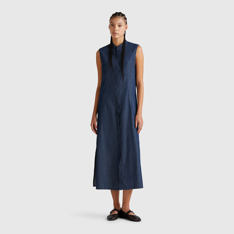 Sleeveless shirt dress in chambray