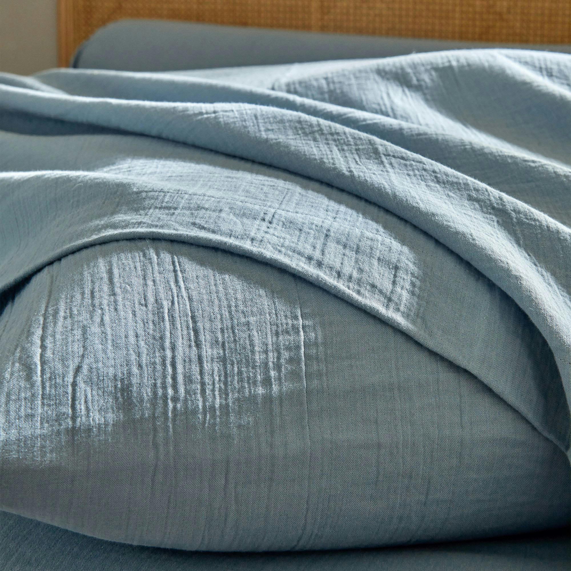 DOUBLE GAZE - Taie sac 50x70 bleu glacier en coton