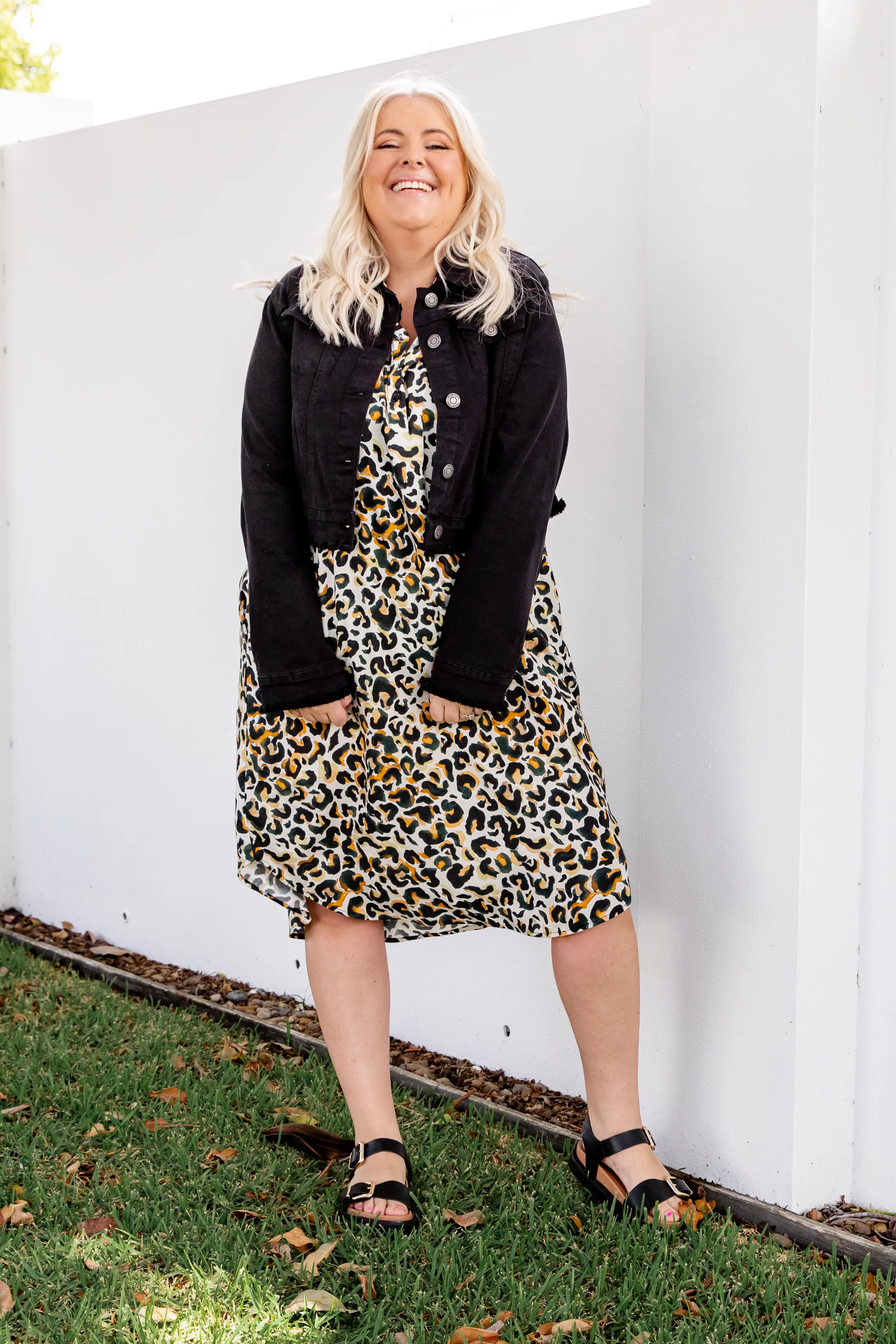 Kenzi Cropped Denim Jacket in Black