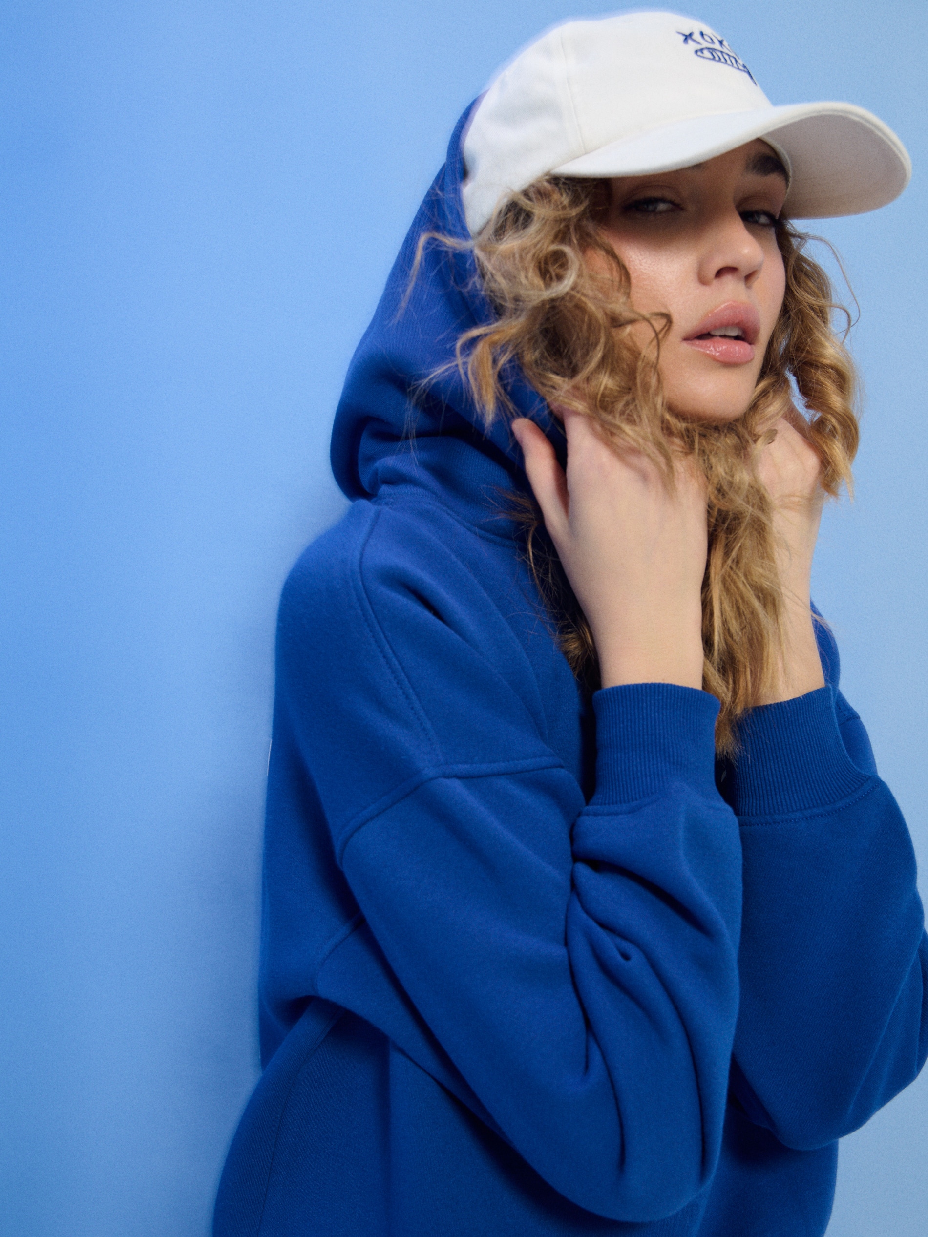 Dresowa bluza hoodie z nadrukiem 