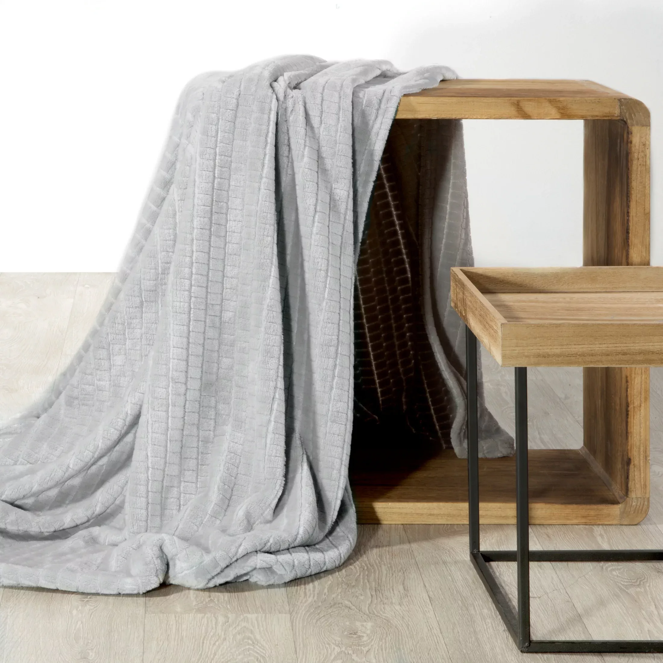 Koc 200x220 cm srebrny miękki w dotyku z wytłaczanym wzorem w kosteczkę CINDY 2 Design 91