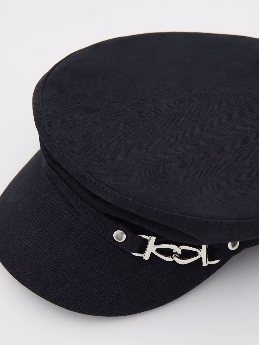Flat Cap With Decorative Snap Hook