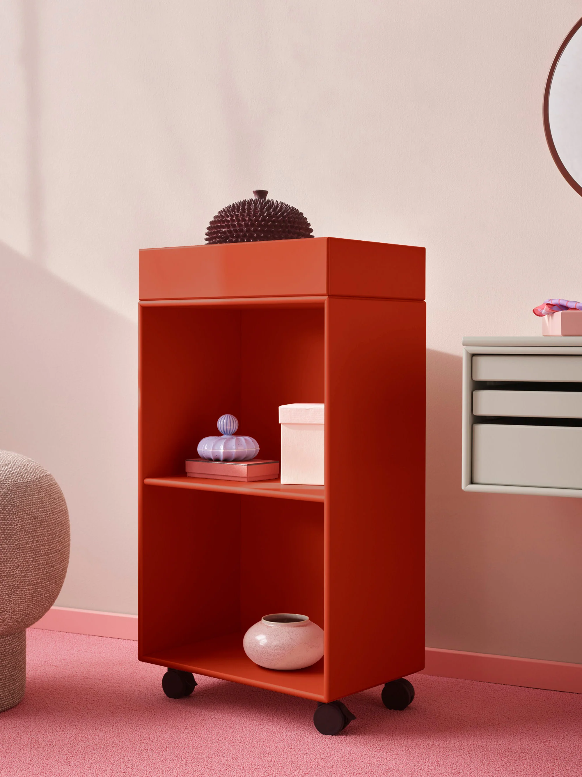 Handgefertigter Badezimmerschrank Preppy mit Rollen