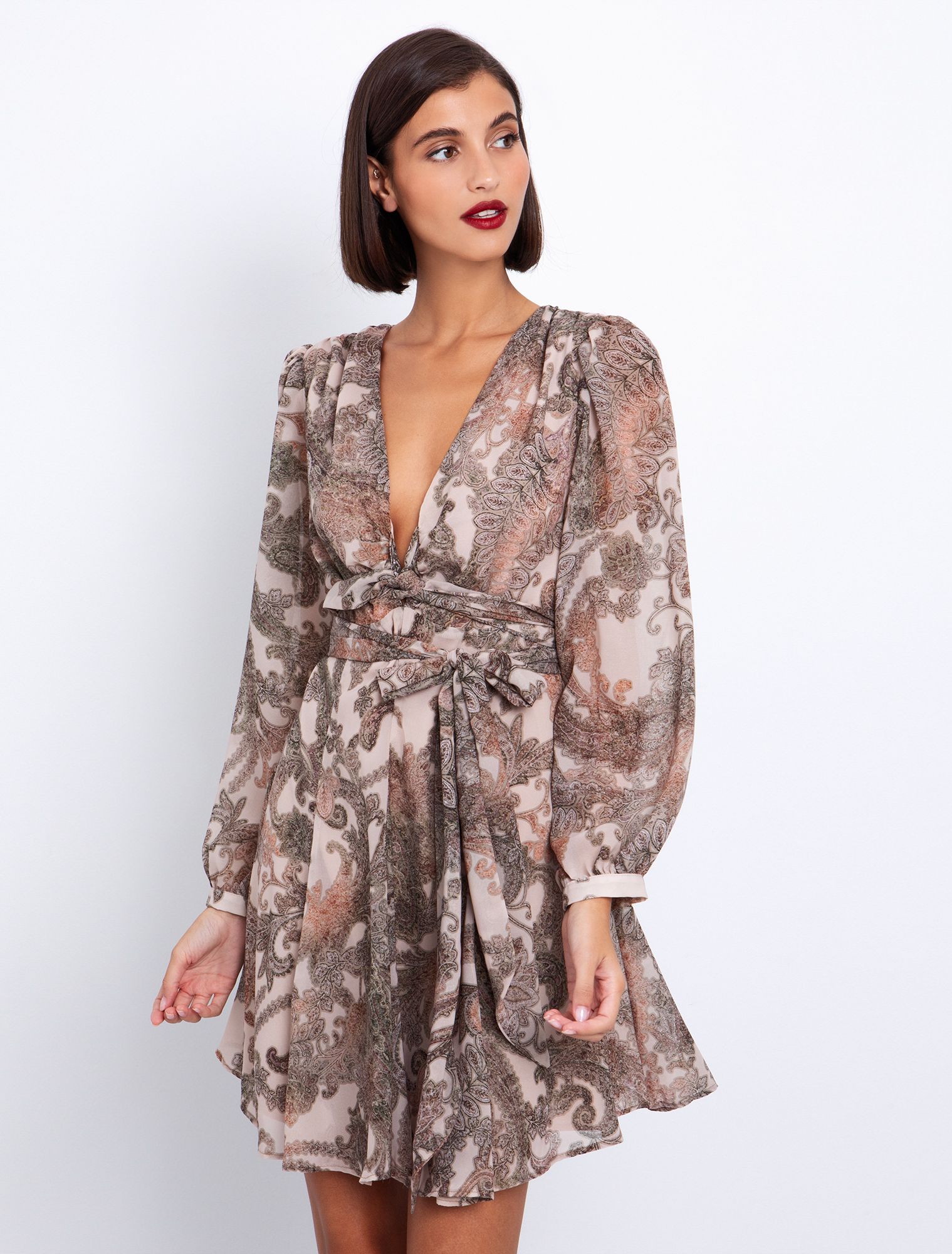 Εμπριμέ φόρεμα με δέσιμο