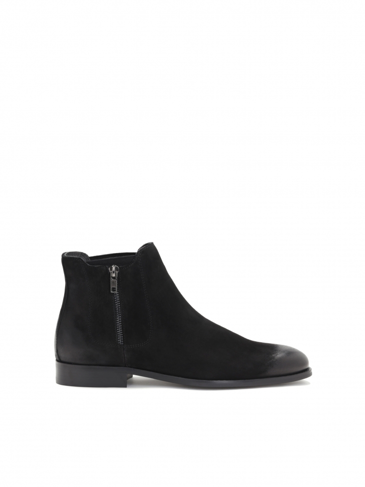Men’s black boots