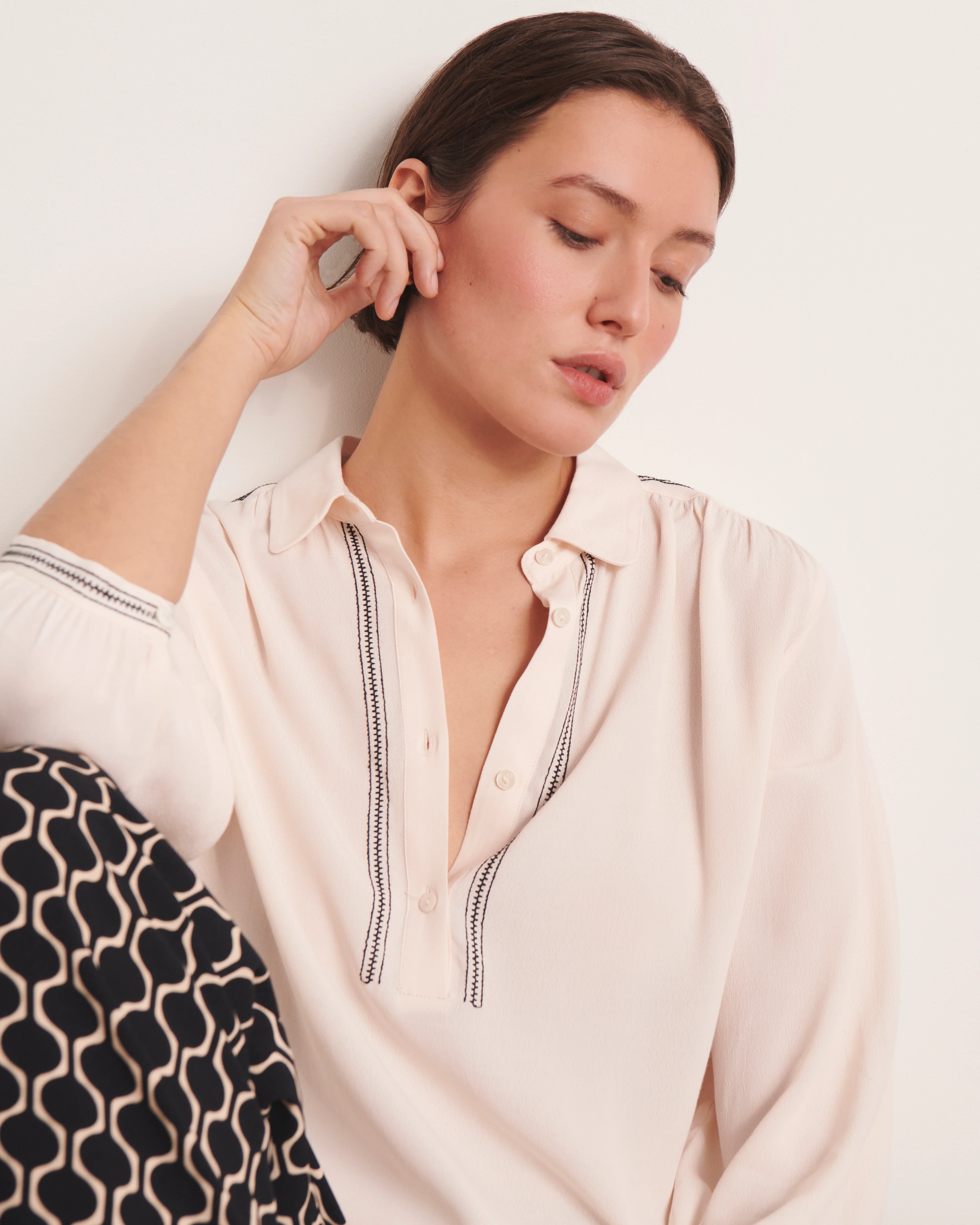 Blouse beige brodée CASTILLA/13080/012