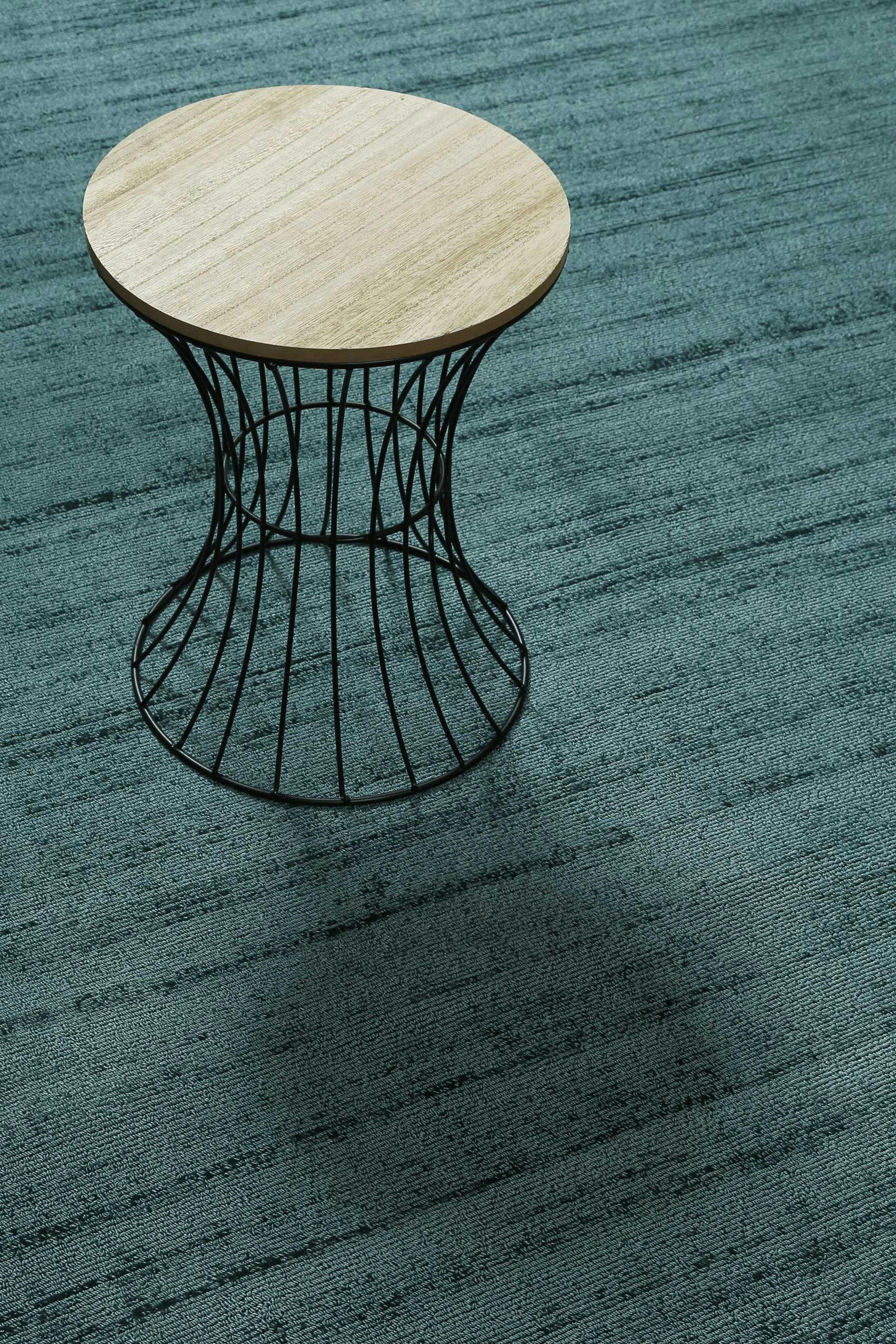 MIRAMONTI - Tapis fait main à poil ras effet soie turquoise pétrole 110x170