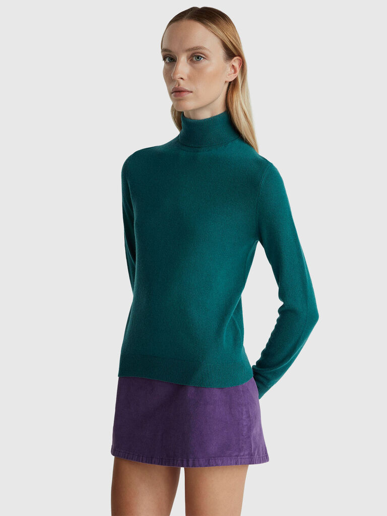 Green turtleneck sweater in pure Merino wool