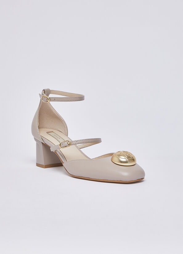 Two pieces in pelle