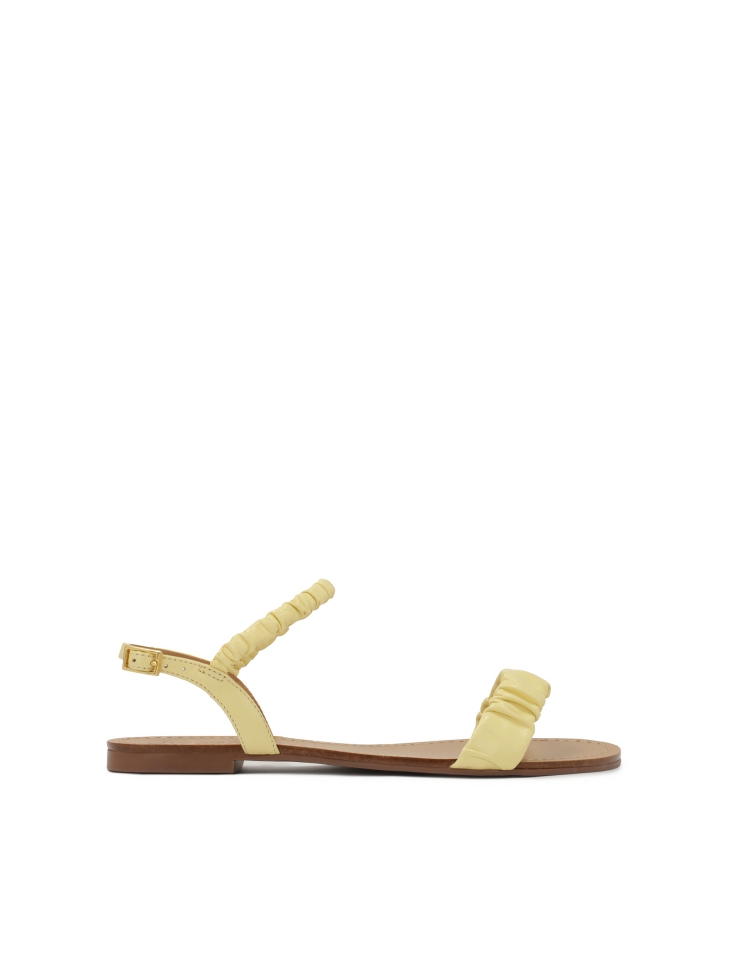 Flat sandals with crinkle straps