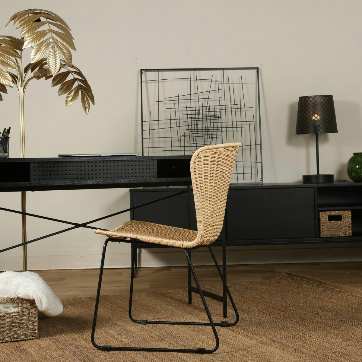 PADANG - Chaise moderne en rotin naturel et métal noir