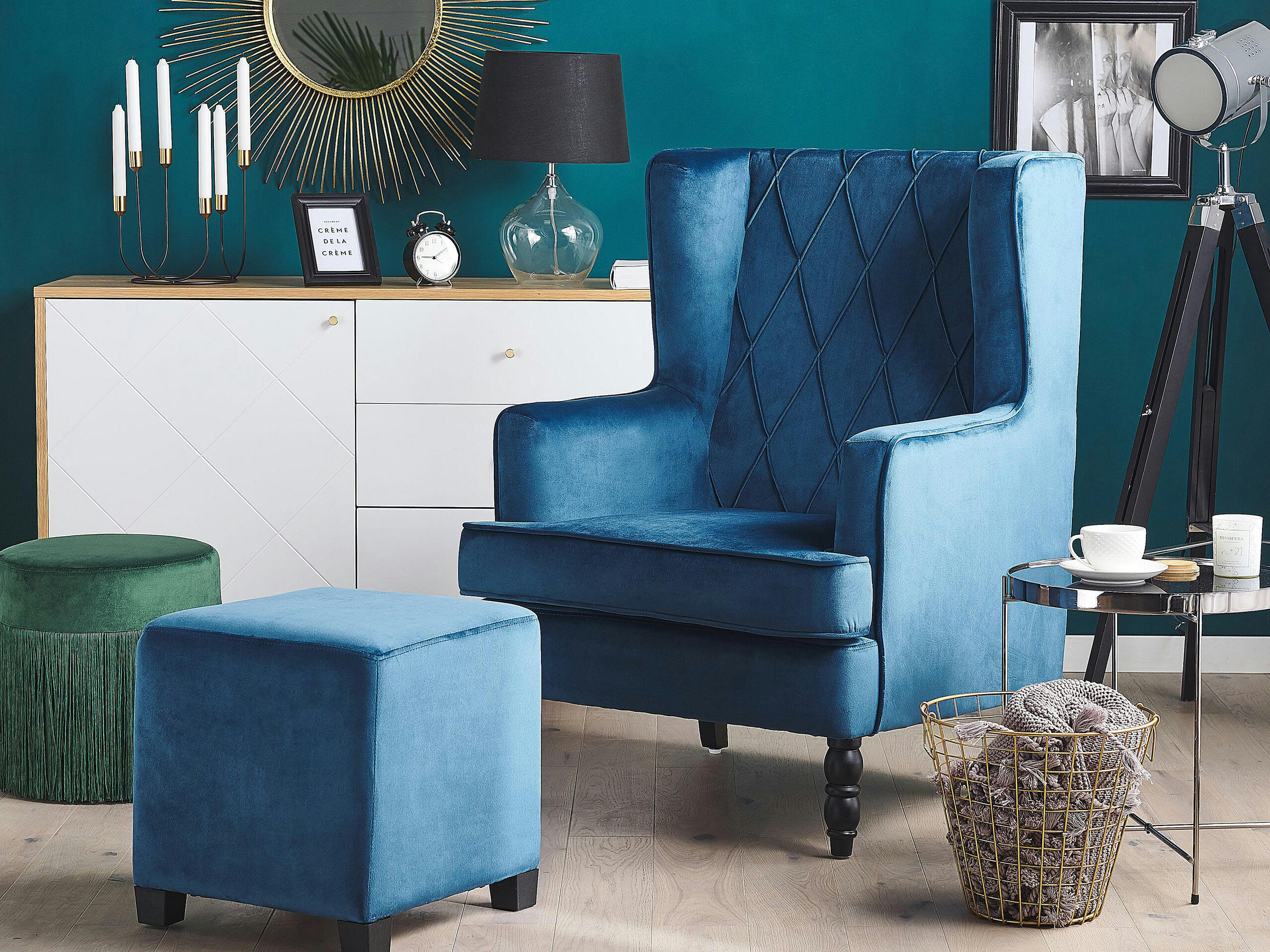 SANDSET - Fauteuil bergère en velours bleu avec repose-pieds assorti