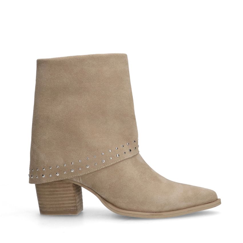 Manfield Beige suède overslaglaars met studs