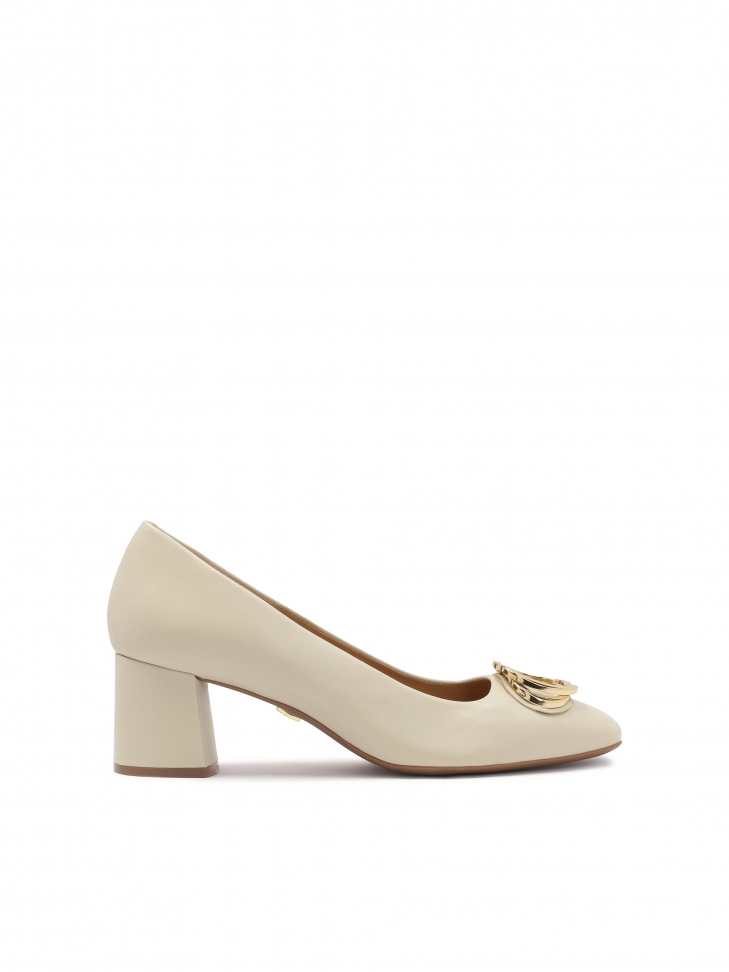 Cream pumps with comfort insole