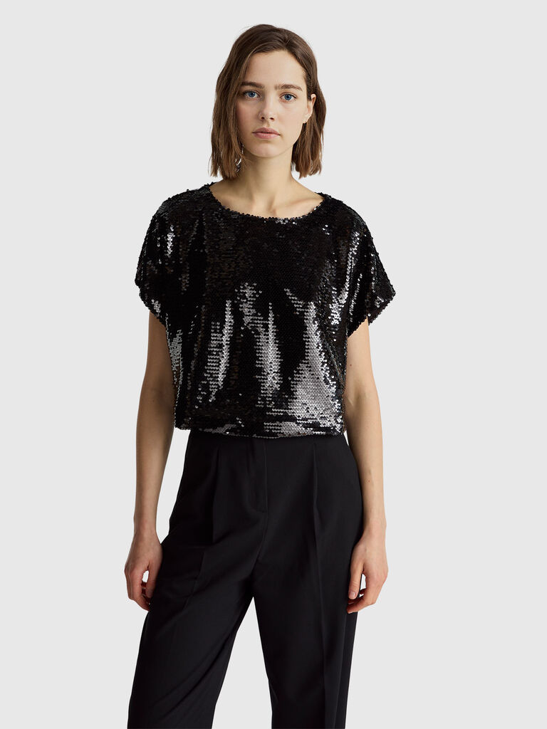 Blouse with sequins