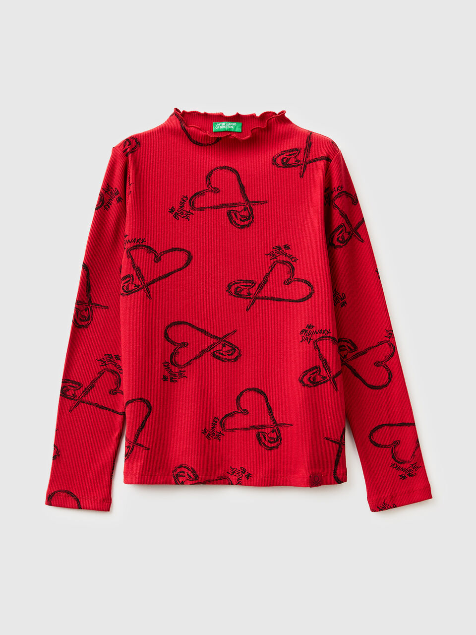 Burgundy turtleneck t-shirt with heart print
