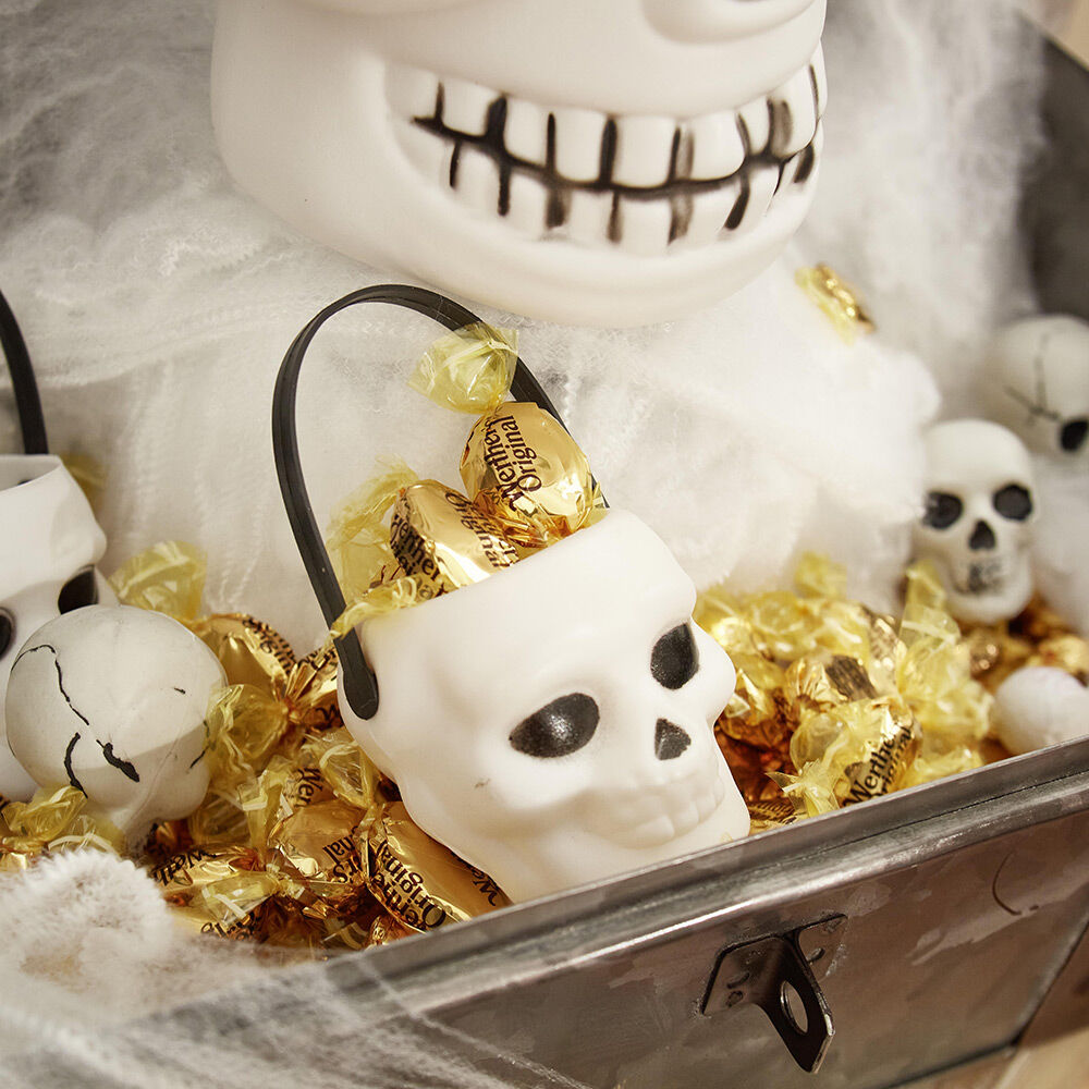 Mini seau forme tête de mort blanc et noir x6