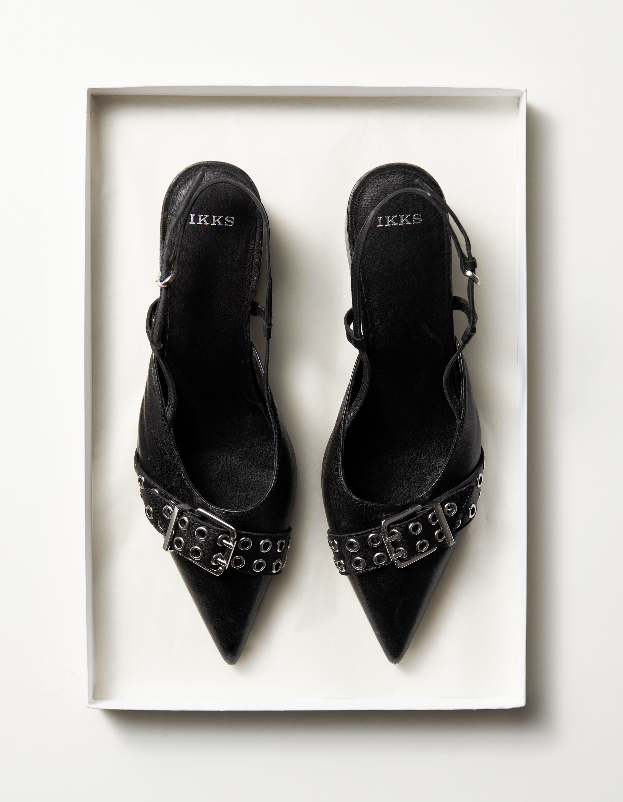 Escarpins slingback noirs cuir boucle oeillets Femme