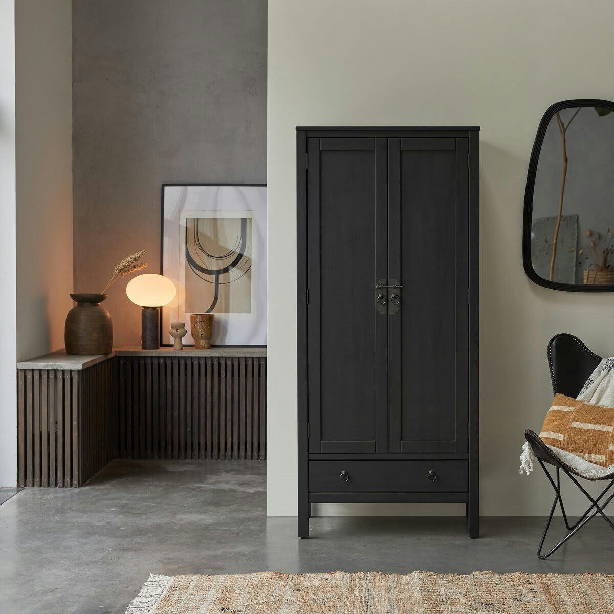 THAKI BLACK - Armoire en pin massif