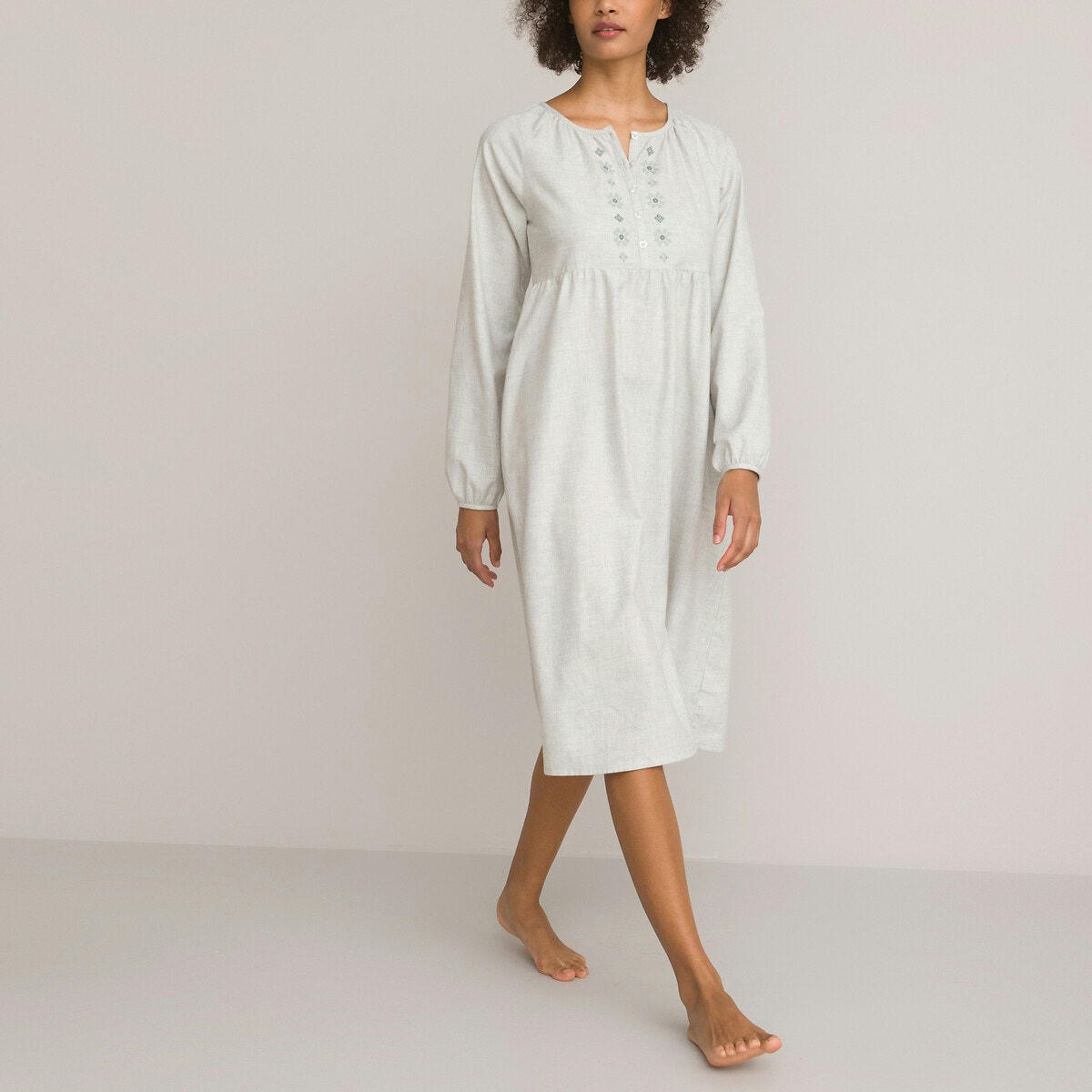 Chemise de nuit brodée, manches longues
