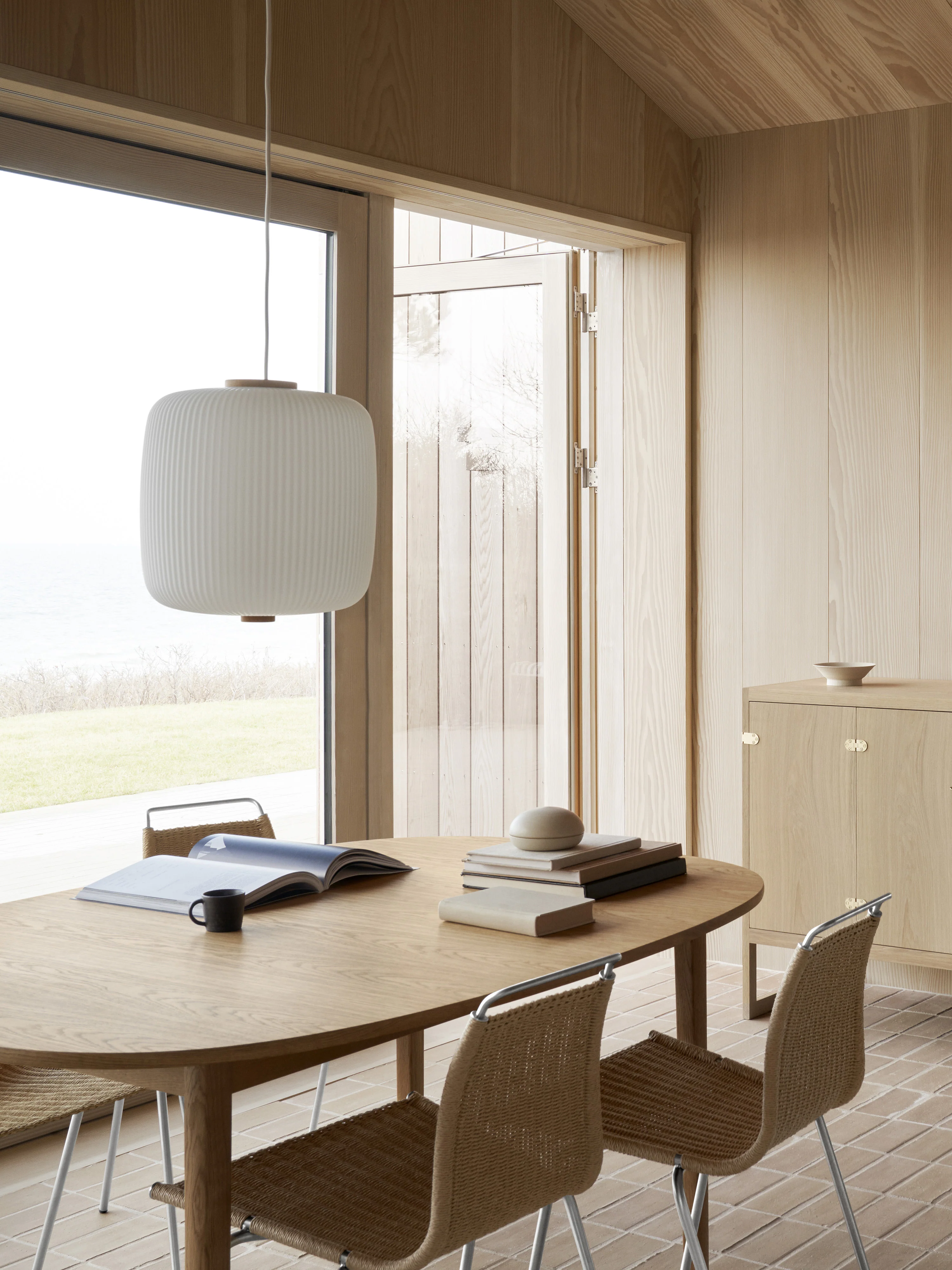 Mundgeblasene Pendelleuchte EK61 aus Opalglas